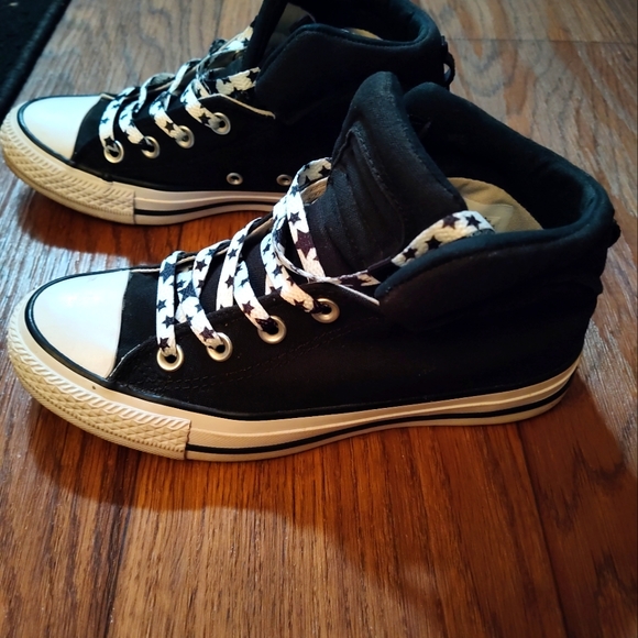 Converse Womens size 6 Black and white with star shoe laces. - Picture 3 of 4